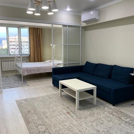 Апартаменты На Назарбаева Almaty Esterno foto